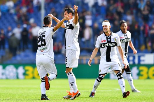 GENOA, ITALY - OCTOBER 07: Luca Siligardi of Parma (left) celebrates with his team-mates Massimo Gobbi, Riccardo Gagliolo and Bruno Alves after scoring a goal during the Serie A match between Genoa CFC and Parma Calcio at Stadio Luigi Ferraris on October 7, 2018 in Genoa, Italy. (Photo by Paolo Rattini/Getty Images) GENOA, ITALY - OCTOBER 07: Luca Siligardi of Parma (left) celebrates with his team-mates Massimo Gobbi, Riccardo Gagliolo and Bruno Alves after scoring a goal during the Serie A match between Genoa CFC and Parma Calcio at Stadio Luigi Ferraris on October 7, 2018 in Genoa, Italy. (Photo by Paolo Rattini/Getty Images)