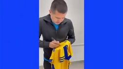VIDEO, Riquelme e i 104 anni della “super” tifosa: regalo e dedica dell’ex Boca