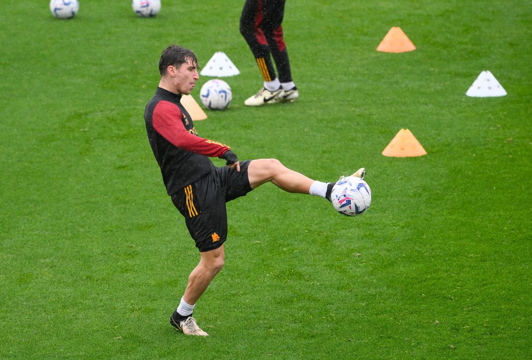 Roma, la ripresa degli allenamenti sotto la pioggia a Trigoria – FOTOGALLERY - immagine 31