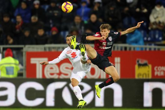 CAGLIARI, ITALY - NOVEMBER 26:Nicolo Barella of Cagliari in action during the Serie A match between Cagliari and Torino FC at Sardegna Arena on November 26, 2018 in Cagliari, Italy. (Photo by Enrico Locci/Getty Images) CAGLIARI, ITALY - NOVEMBER 26:Nicolo Barella of Cagliari in action during the Serie A match between Cagliari and Torino FC at Sardegna Arena on November 26, 2018 in Cagliari, Italy. (Photo by Enrico Locci/Getty Images)