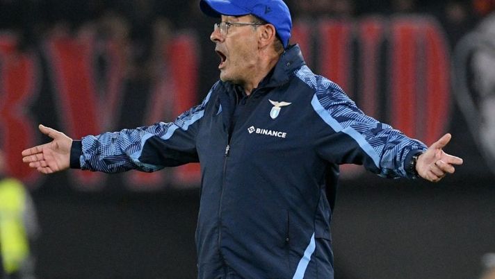 ROME, ITALY - APRIL 24: SS Lazio head coach Maurizio Sarri reacts during the Serie A match between SS Lazio and AC Milan at Stadio Olimpico on April 24, 2022 in Rome, Italy. (Photo by Marco Rosi - SS Lazio/Getty Images) Sarri: “Acerbi rideva? Il gossip a me non interessa. E la sfuriata di Marusic…” - immagine 1