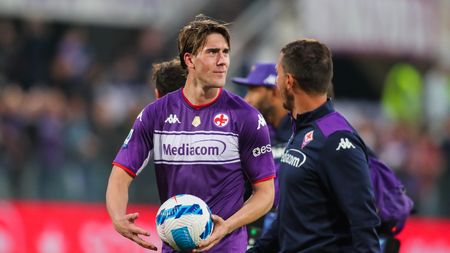 GERMOGLI PH: 31 OTTOBRE 2021 FIRENZE STADIO ARTEMIO FRANCHI SERIE A FIORENTINA VS SPEZIA NELLA FOTO SALUTO VLAHOVIC GERMOGLI PH: 31 OTTOBRE 2021 FIRENZE STADIO ARTEMIO FRANCHI SERIE A FIORENTINA VS SPEZIA NELLA FOTO SALUTO VLAHOVIC
