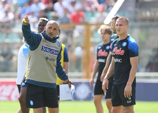 CASTEL DI SANGRO, ITALY - JULY 30: Luciano Spalletti of Napoli during a training session on July 30, 2022 in Castel di Sangro, Italy. (Photo by SSC NAPOLI/SSC NAPOLI via Getty Images) Altobelli critico sul Napoli: “Per adesso il mercato non mi ha entusiasmato”- immagine 2