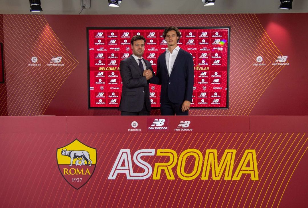 Ecco Svilar: gli scatti tra arrivo, firma e nuova maglia a Trigoria – FOTO GALLERY - immagine 10