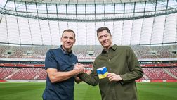 Shevchenko, un dono davvero speciale per Lewandowski | VIDEO