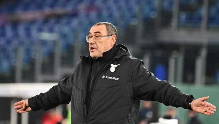 Lazios Italian coach Maurizio Sarri reacts during the Italian Serie A football match between Lazio and Fiorentina at the Olympic Stadium in Rome on January 29, 2023. (Photo by Alberto PIZZOLI / AFP) (Photo by ALBERTO PIZZOLI/AFP via Getty Images) Sarri: “Immobile è rientrato bene. Cosa mi aspetto dal mercato? Rispondo così” - immagine 1