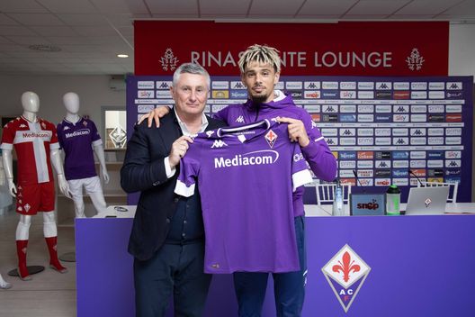 Firenze, presentazione del nuovo giocatore della Fiorentina Kevin Malcuit allo stadio Artemio Franchi, nella foto Daniele Pradè 2021 02 01 © Niccolò Cambi/Massimo Sestini Firenze, presentazione del nuovo giocatore della Fiorentina Kevin Malcuit allo stadio Artemio Franchi, nella foto Daniele Pradè 2021 02 01 © Niccolò Cambi/Massimo Sestini