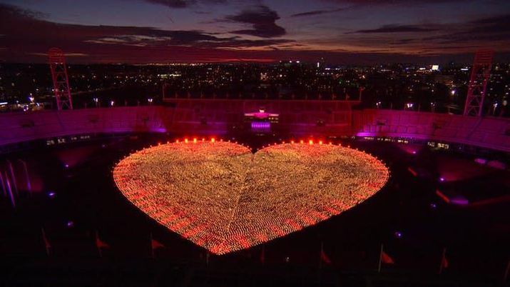 Uno stadio acceso per lottare contro il cancro Uno stadio acceso per lottare contro il cancro