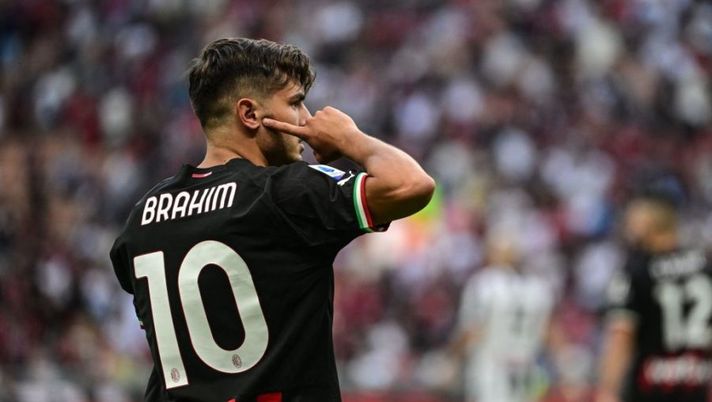 AC Milan's Spanish midfielder Brahim Diaz reacts after scoring during the Italian Serie A football match between AC Milan and Udinese on August 13, 2022 at the San Siro stadium in Milan. (Photo by MIGUEL MEDINA / AFP) (Photo by MIGUEL MEDINA/AFP via Getty Images) Milan, cambio sulla trequarti? Le pagelle opposte di De Ketelaere e Brahim Diaz - immagine 1