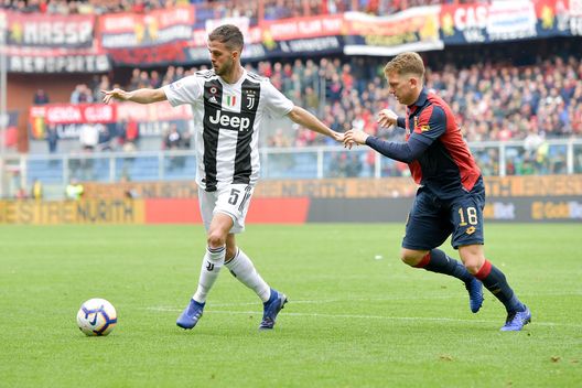 GENOA, ITALY - MARCH 17: Juventus player Miralem Pjanic and Genoa player Esteban Rolon during the Serie A match between Genoa CFC and Juventus at Stadio Luigi Ferraris on March 17, 2019 in Genoa, Italy. (Photo by Daniele Badolato - Juventus FC/Juventus FC via Getty Images) Pjanic, operazione Arabia: Garcia è pronto ad abbracciarlo- immagine 2