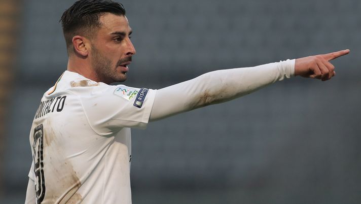 CREMONA, ITALY - JANUARY 18:  Adriano Montalto of Venezia FC gestures during the Serie B match between US Cremonese and Venezia at Stadio Giovanni Zini on January 18, 2020 in Cremona, Italy.  (Photo by Emilio Andreoli/Getty Images) 
