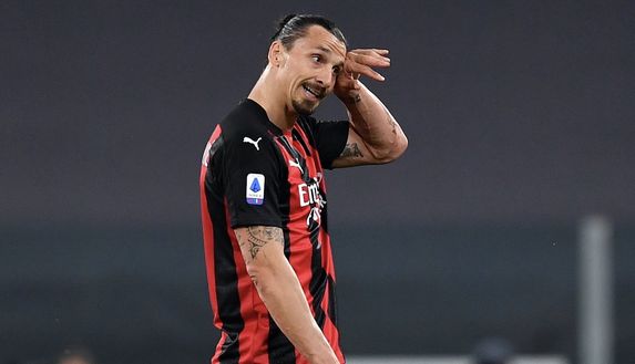Zlatan Ibrahimovic (attaccante AC Milan), esce infortunato durante Juventus-Milan 0-3 (Serie A 2020-2021) | News (Getty Images) Zlatan Ibrahimovic (attaccante AC Milan), esce infortunato durante Juventus-Milan 0-3 (Serie A 2020-2021) | News (Getty Images)