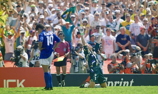 PASADENA, CA - JULY 17: Brazil goalkeeper Taffarel celebrates after Roberto Baggio of Italy had missed his penalty to decide the FIFA World Cup Final 1994 between Brazil and Italy at the Rose Bowl on July 17, 1994 in Pasadena, California, United States, Brazil beat Italy 3-2 in a penalty shootout to win the World Cup. Photo by Shaun Botterill/Allsport/Getty Images) PASADENA, CA - JULY 17: Brazil goalkeeper Taffarel celebrates after Roberto Baggio of Italy had missed his penalty to decide the FIFA World Cup Final 1994 between Brazil and Italy at the Rose Bowl on July 17, 1994 in Pasadena, California, United States, Brazil beat Italy 3-2 in a penalty shootout to win the World Cup. Photo by Shaun Botterill/Allsport/Getty Images)