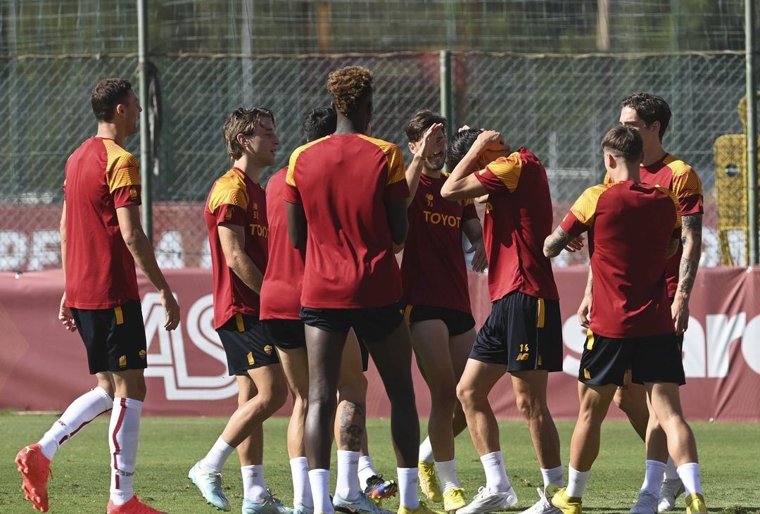 Trigoria, l’allenamento prima della partenza per Genova – FOTO GALLERY- immagine 1