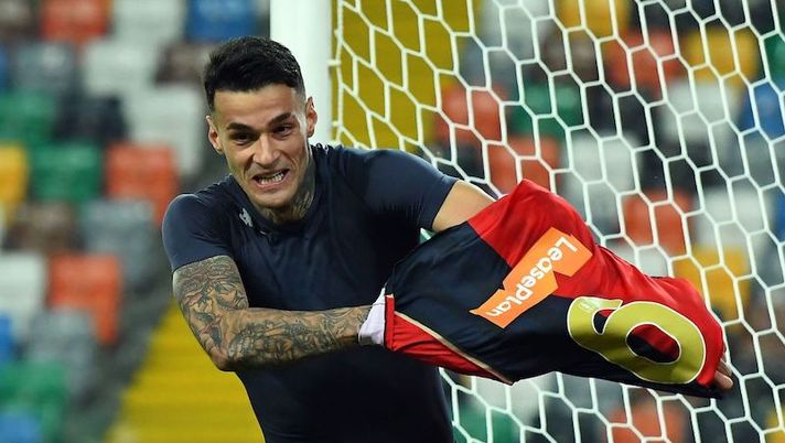 UDINE, ITALY - NOVEMBER 22: Gianluca Scamacca of Genoa CFC celebrates before his goal was disallowed during the Serie A match between Udinese Calcio and Genoa CFC at Dacia Arena on November 22, 2020 in Udine, Italy. (Photo by Alessandro Sabattini/Getty Images) Gazzetta: “Voci su Scamacca per un anno a sorpresa al Sassuolo a giocarsela con Caputo” - immagine 1