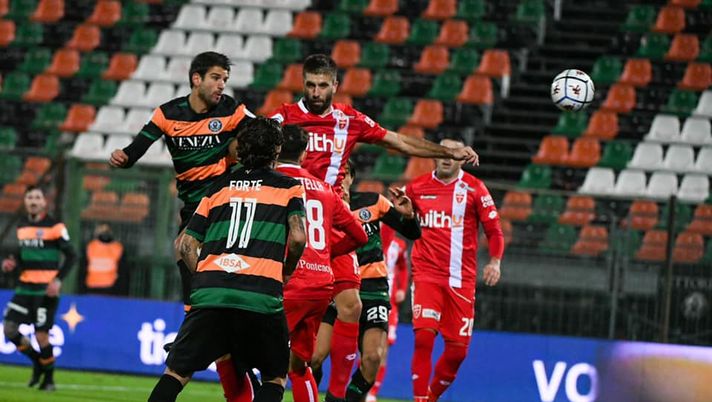 LIVE Serie B, alle 20.30 Monza-Cremonese: segui la diretta del match 