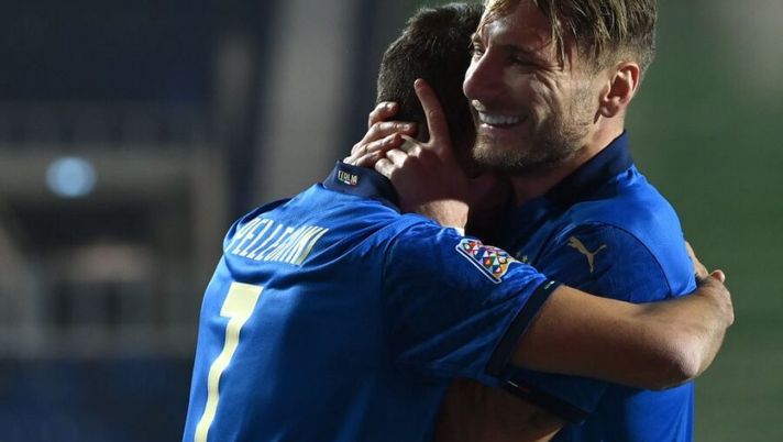Italy's midfielder Lorenzo Pellegrini (1st-L) celebrates after scoring a goal with Italy's forward Ciro Immobile during the UEFA Nations League Group A1 football match between Italy and the Netherlands at the Atleti Azzurri d'Italia Stadium in Bergamo on October 14, 2020. (Photo by Marco BERTORELLO / AFP) (Photo by MARCO BERTORELLO/AFP via Getty Images) Ciro Immobile si sblocca: gol con l’Italia e ora i fantallenatori sperano - immagine 1