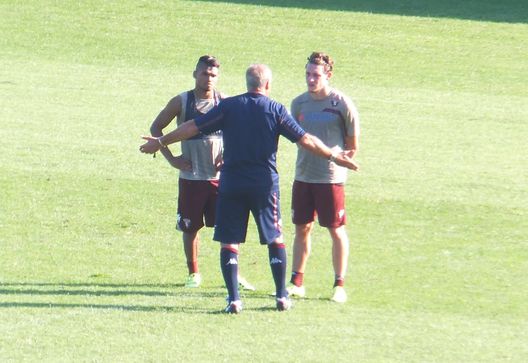 Josef Martinez e Andrea Belotti a colloquio a fine allenamento con Ventura (foto Biscotti) Josef Martinez e Andrea Belotti a colloquio a fine allenamento con Ventura (foto Biscotti)