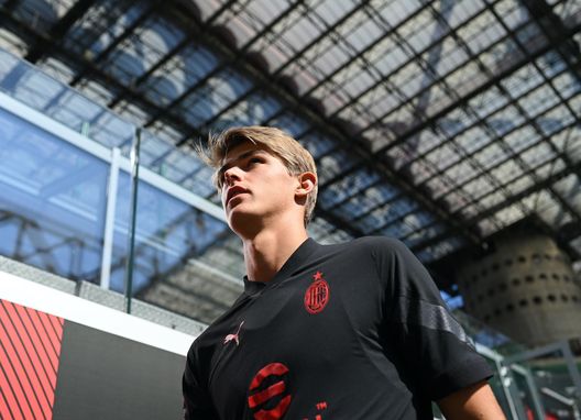 Charles De Ketelaere (attaccante AC Milan) ieri in allenamento a San Siro con i rossoneri | Milan News (Getty Images) Charles De Ketelaere AC Milan allenamento San Siro