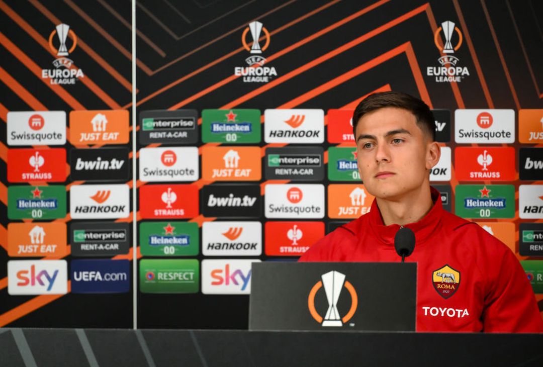 Roma, la conferenza stampa di De Rossi e Dybala alla vigilia del Milan – FOTO GALLERY - immagine 4