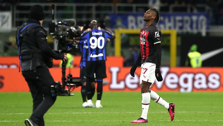 MILAN, ITALY - FEBRUARY 05: Rafael Leao of AC Milan looks dejected following the team's defeat during the Serie A match between FC Internazionale and AC MIlan at Stadio Giuseppe Meazza on February 05, 2023 in Milan, Italy. (Photo by Marco Luzzani/Getty Images) Lassù il Napoli, quaggiù Lau-Toro - immagine 1