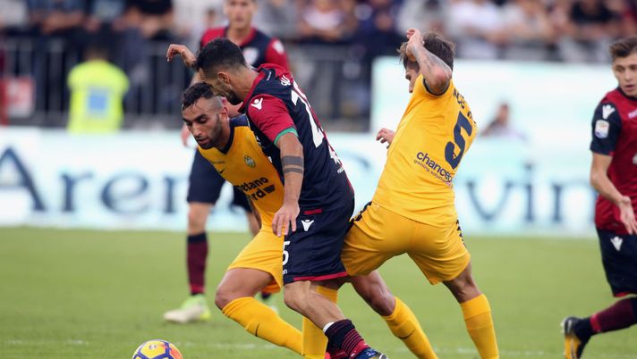 CAGLIARI, ITALY - NOVEMBER 05: Marco Sau of Cagliari in action during the Serie A match between Cagliari Calcio and Hellas Verona FC at Stadio Sant'Elia on November 5, 2017 in Cagliari, Italy. (Photo by Enrico Locci/Getty Images) 