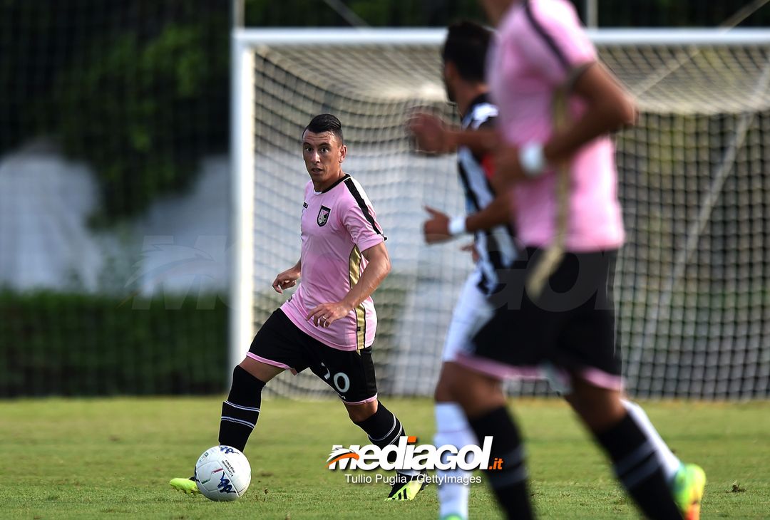  PALERMO, ITALY - AUGUST 18:  Cesar Falletti of Palermo in action during the pre-season friendly match between US Citta' di Palermo and Sicula Leonzio at Carmelo Onorato training center on August 18, 2018 in Palermo, Italy.  (Photo by Tullio M. Puglia/Getty Images) 