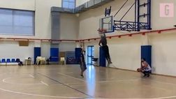 VIDEO / Jacobs, che schiacciata! E se avesse scelto il basket?