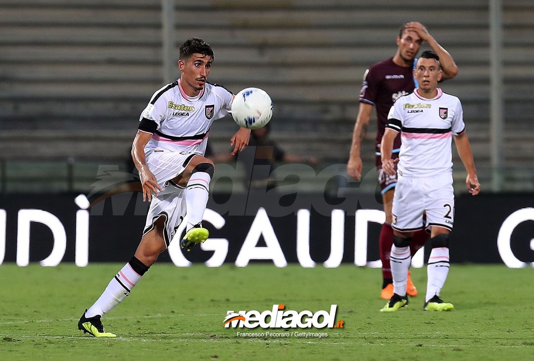  SALERNO, ITALY - AUGUST 25: Antonio Fiordilino of US Citta di Palermo in action during the Serie B match between US Salernitana and US Citta di Palermo on August 25, 2018 in Salerno, Italy.  (Photo by Francesco Pecoraro/Getty Images) 