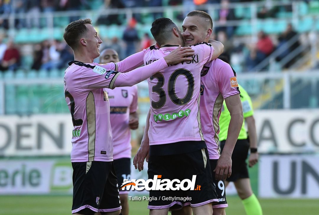  PALERMO, ITALY - MARCH 17: Ilija Nestorovski of Palermo celebrates after scoring his second goal (4-0) during the Serie B match between US Citta di Palermo and Carpi FC at Stadio Renzo Barbera on March 17, 2019 in Palermo, Italy. (Photo by Tullio M. Puglia/Getty Images) 