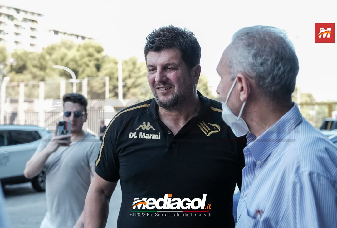 FOTO RITIRO PALERMO, Mister Baldini scatta selfie con i tifosi (Gallery) - immagine 22