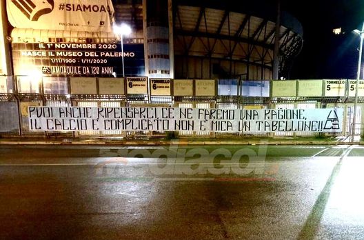 Palermo, calciomercato deludente: primo striscione ultras al Barbera contro il Presidente Mirri Palermo, calciomercato deludente: primo striscione ultras al Barbera contro il Presidente Mirri