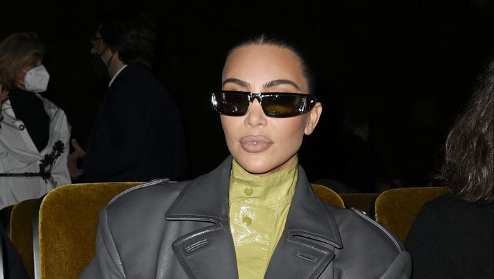 Kim Kardashian indossa la maglia della Roma 97-98: tifosi giallorossi scatenati - immagine 1