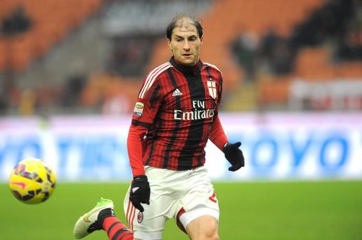 Gabriel Paletta, difensore rossonero (fonte foto: www.tuttomercatoweb.com) Gabriel Paletta, difensore rossonero (fonte foto: www.tuttomercatoweb.com)
