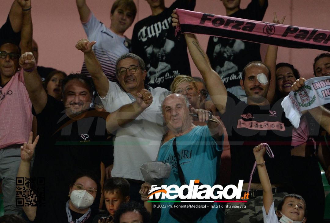 FOTOTIFO, Palermo-Genoa 1-0: i tifosi allo stadio “Renzo Barbera” (Gallery) - immagine 74