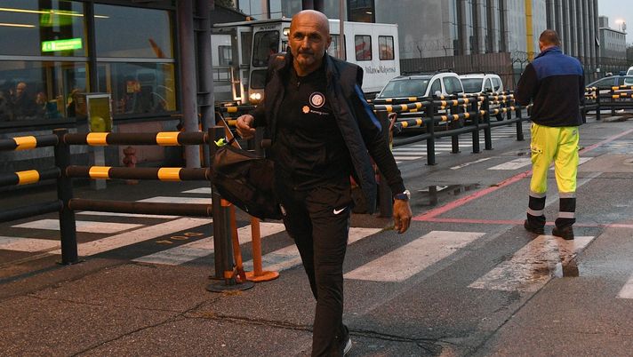 Inter, Spalletti in centro insieme alla figlia: i tifosi lo hanno fermato per una foto 