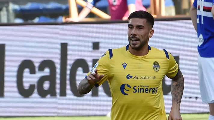 GENOA, ITALY - MARCH 08: Mattia Zaccagni of Hellas Verona celebrates after scoring first goal during the Serie A match between UC Sampdoria and  Hellas Verona at Stadio Luigi Ferraris on March 8, 2020 in Genoa, Italy. (Photo by Paolo Rattini/Getty Images)