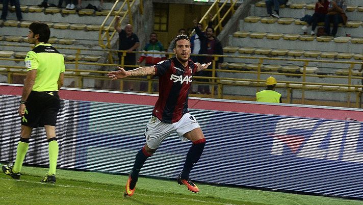 BOLOGNA, ITALY - SEPTEMBER 21:  Simone Verdi # 9 of Bologna FC celebrates after scoring the opening goal during the Serie A match between Bologna FC and UC Sampdoria at Stadio Renato Dall'Ara on September 21, 2016 in Bologna, Italy.  (Photo by Mario Carlini / Iguana Press/Getty Images) 