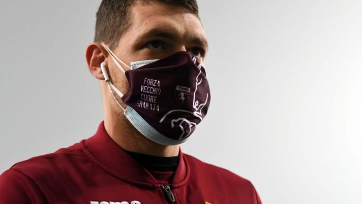 REGGIO NELL'EMILIA, ITALY - OCTOBER 23: Andrea Belotti of Torino FC looks on during the Serie A match between US Sassuolo and Torino FC at Mapei Stadium - Città del Tricolore on October 23, 2020 in Reggio nell'Emilia, Italy. (Photo by Alessandro Sabattini/Getty Images) FLASH – Gazzetta: “Toro-Sassuolo, rinvio sicuro per i casi Covid! Pure la sfida con la Lazio…” - immagine 1
