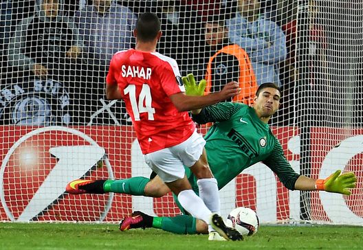 JERUSALEM, ISRAEL - NOVEMBER 24:  Ben Sahar of Hapoel Beer-Sheva #14 scores the third goal during the UEFA Europa League match between Hapoel Beer-Sheva FC and FC Internazionale Milano at  on November 24, 2016 in Beer Sheva near Jerusalem, .  (Photo by Claudio Villa - Inter/Inter via Getty Images ) 