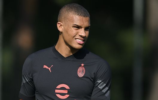 Malick Thiaw (difensore AC Milan) qui durante una seduta di allenamento a Milanello | Milan News (Getty Images) Malick Thiaw AC Milan allenamento Milanello