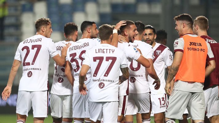 REGGIO NELL'EMILIA, ITALY - SEPTEMBER 17: Marko Pjaca (C) of Torino FC celebrates after scoring the opening goal with his team-mates during the Serie A match between US Sassuolo and Torino FC at Mapei Stadium - Citta' del Tricolore on September 17, 2021 in Reggio nell'Emilia, Italy. (Photo by Marco Luzzani/Getty Images) REGGIO NELL'EMILIA, ITALY - SEPTEMBER 17: Marko Pjaca (C) of Torino FC celebrates after scoring the opening goal with his team-mates during the Serie A match between US Sassuolo and Torino FC at Mapei Stadium - Citta' del Tricolore on September 17, 2021 in Reggio nell'Emilia, Italy. (Photo by Marco Luzzani/Getty Images)
