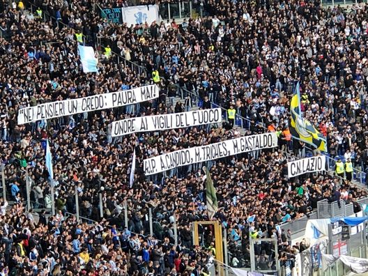 Il messaggio della Nord in onore dei vigili del fuoco Il messaggio della Nord in onore dei vigili del fuoco