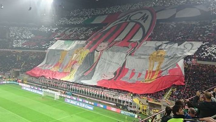 La Curva Sud omaggia Berlusconi per il derby, foto pianetamilan.it