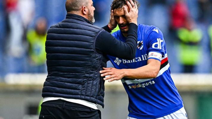 GENOA, ITALY - MARCH 19: Manolo Gabbiadini of Sampdoria (R) celebrates with Dejan Stankovic head coach of Sampdoria after scoring a goal during the Serie A match between UC Sampdoria and Hellas Verona at Stadio Luigi Ferraris on March 19, 2023 in Genoa, Italy. (Photo by Simone Arveda/Getty Images) Secolo: “Possibili novità di formazione nella Samp, cosa filtra su Gabbiadini e il modulo” - immagine 1