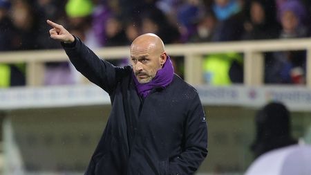 FLORENCE, ITALY - JANUARY 21: Vincenzo Italiano manager of ACF Fiorentina gestures during the Serie A match between ACF Fiorentina and Torino FC at Stadio Artemio Franchi on January 21, 2023 in Florence, Italy. (Photo by Gabriele Maltinti/Getty Images)
