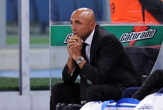 ROME, ITALY - SEPTEMBER 20: Luciano Spalletti, the head coach of Roma looks on from the bench during the Serie A match between Roma and Reggina at the Stadio Olimpico on September 20, 2008 in Rome, Italy. (Photo by New Press/Getty Images) Sampdoria – Roma e quel colpo di genio di Spalletti… - immagine 1