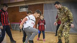 Milan, maglie in regalo per giovani calciatori del Kosovo