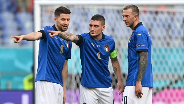 ROME, ITALY - JUNE 20: Jorginho, Marco Verratti and Federico Bernardeschi of Italy look on during the UEFA Euro 2020 Championship Group A match between Italy and Wales at Olimpico Stadium on June 20, 2021 in Rome, Italy. (Photo by Andreas Solaro - Pool/Getty Images) ROME, ITALY - JUNE 20: Jorginho, Marco Verratti and Federico Bernardeschi of Italy look on during the UEFA Euro 2020 Championship Group A match between Italy and Wales at Olimpico Stadium on June 20, 2021 in Rome, Italy. (Photo by Andreas Solaro - Pool/Getty Images)