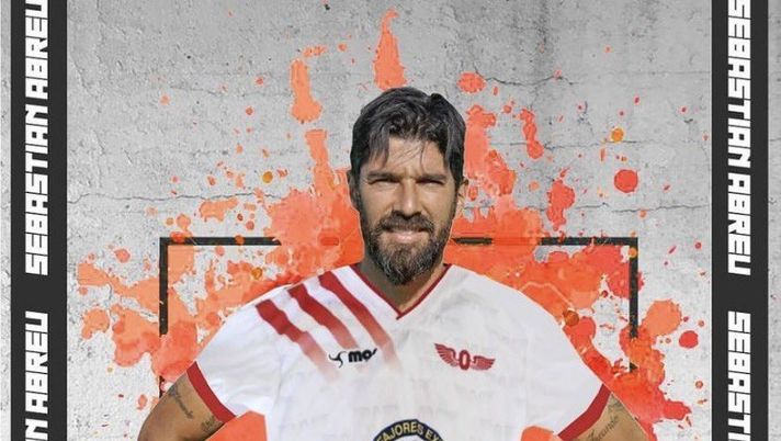 Il Loco Abreu e i suoi 45 anni: si era ritirato, ma torna a giocare! Il Loco Abreu e i suoi 45 anni: si era ritirato, ma torna a giocare!